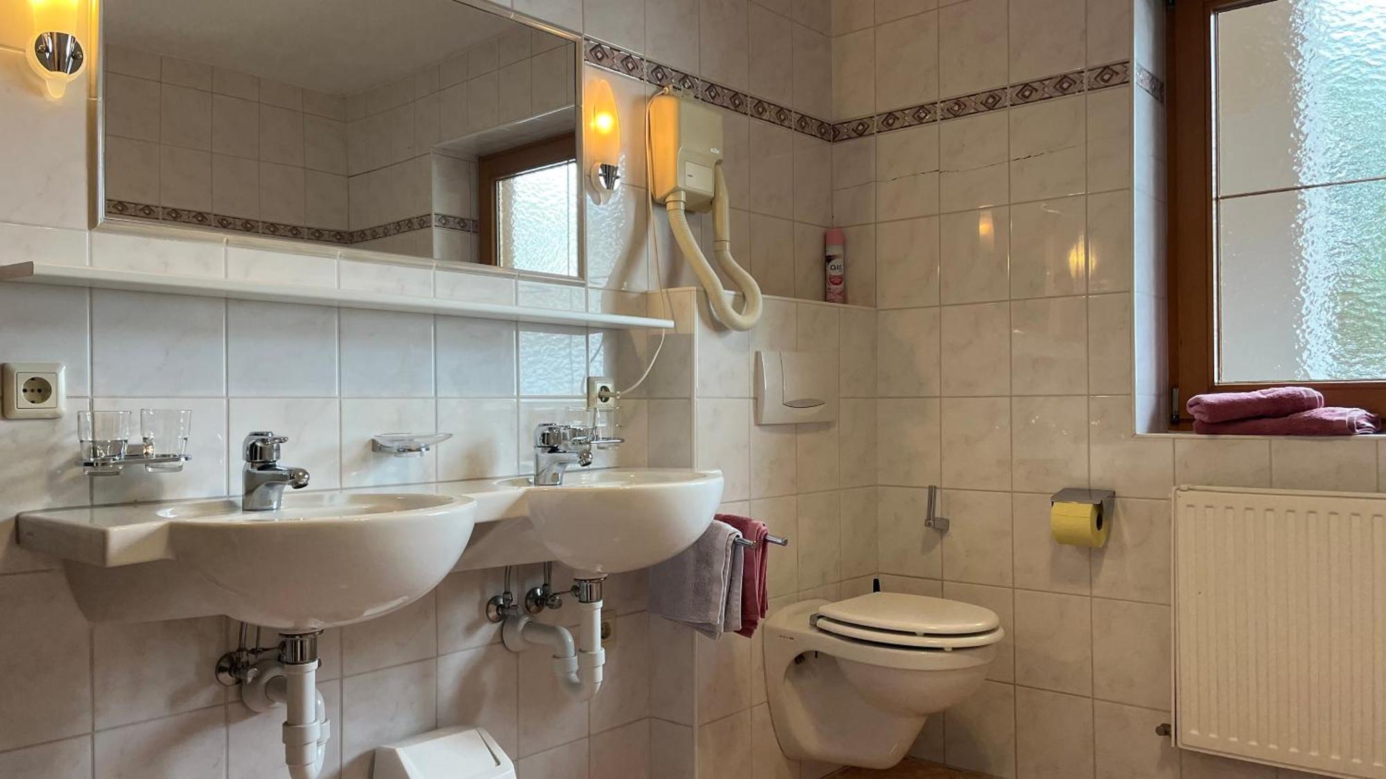 ניוסטיפט אים סטובאיטל Ferienhaus Ahorn מראה חיצוני תמונה