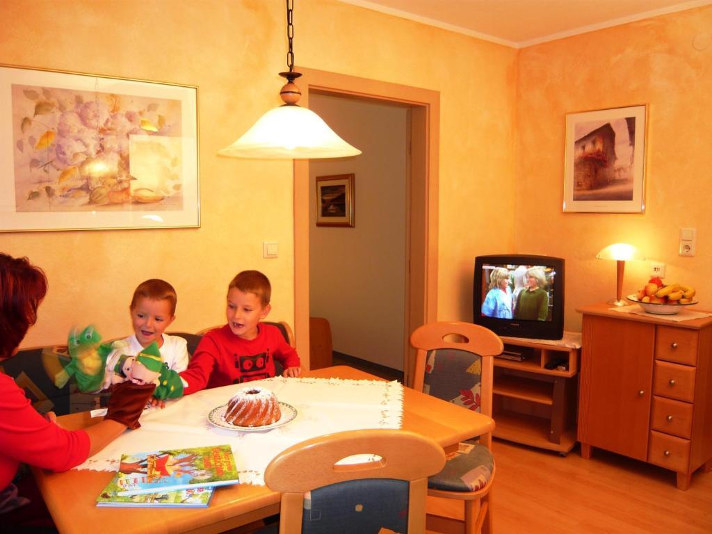 ניוסטיפט אים סטובאיטל Ferienhaus Ahorn חדר תמונה