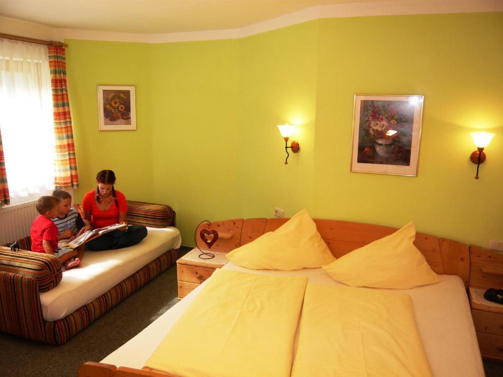 ניוסטיפט אים סטובאיטל Ferienhaus Ahorn חדר תמונה