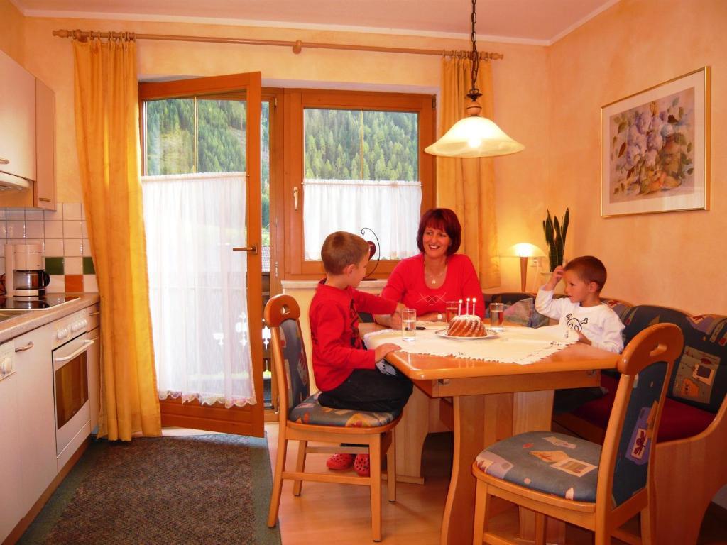 ניוסטיפט אים סטובאיטל Ferienhaus Ahorn חדר תמונה